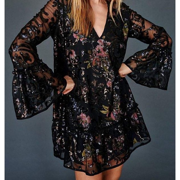 Free People Dresses & Skirts - { FREE PEOPLE } FALLING FLOWERS FROCK